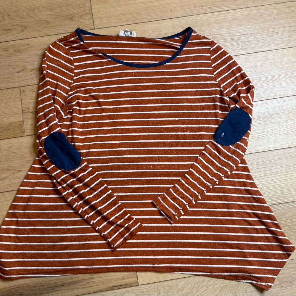 Women’s small long sleeved shirts, blouse, and sweater lot. All barely worn! - Picture 11 of 12